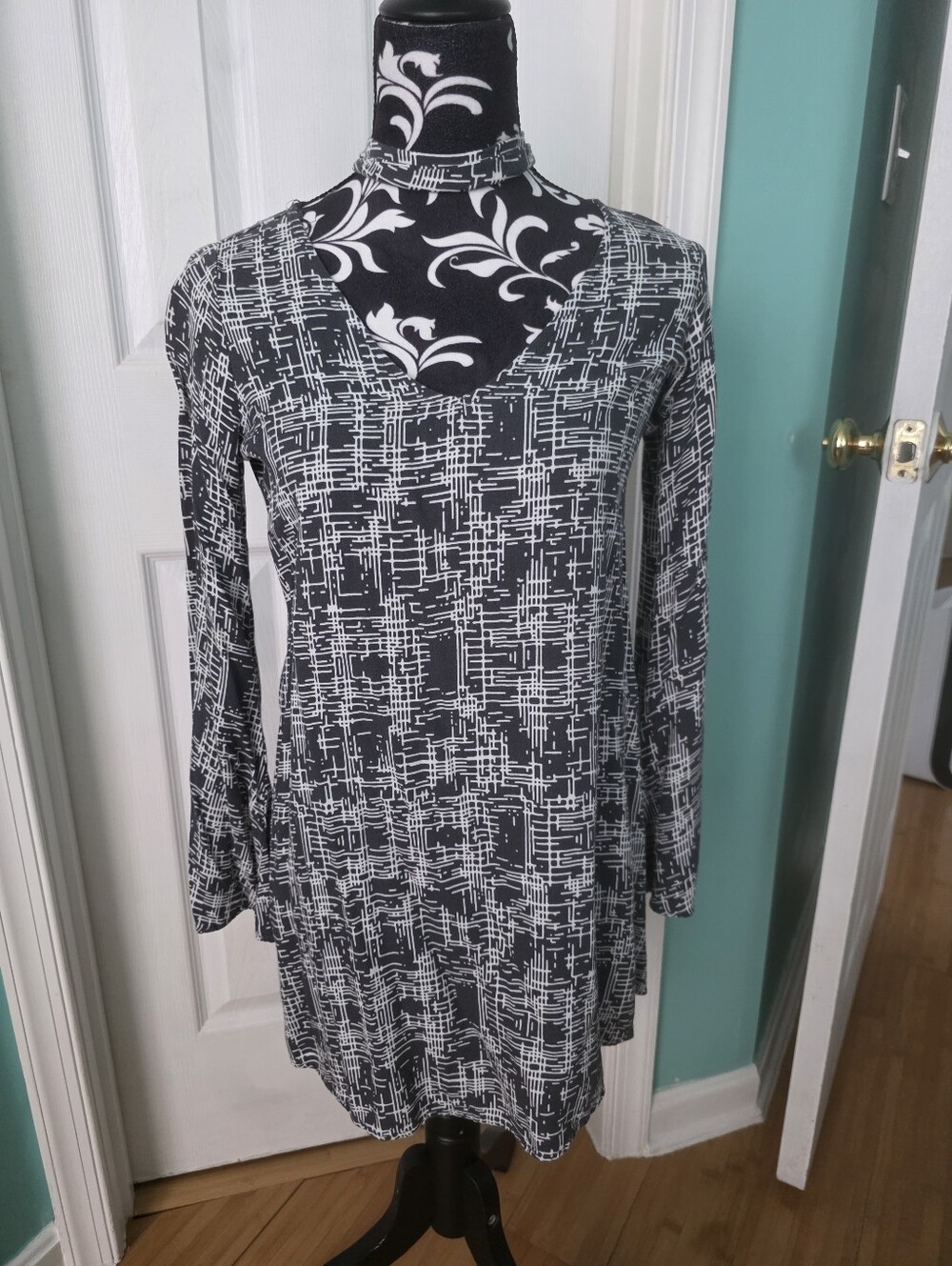 Wet Seal Black and White Abstract Print Tunic